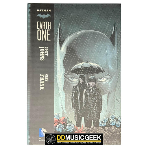 Batman: Earth One. Writer, Geoff Johns Earth One by Geoff Johns - DD Music Geek