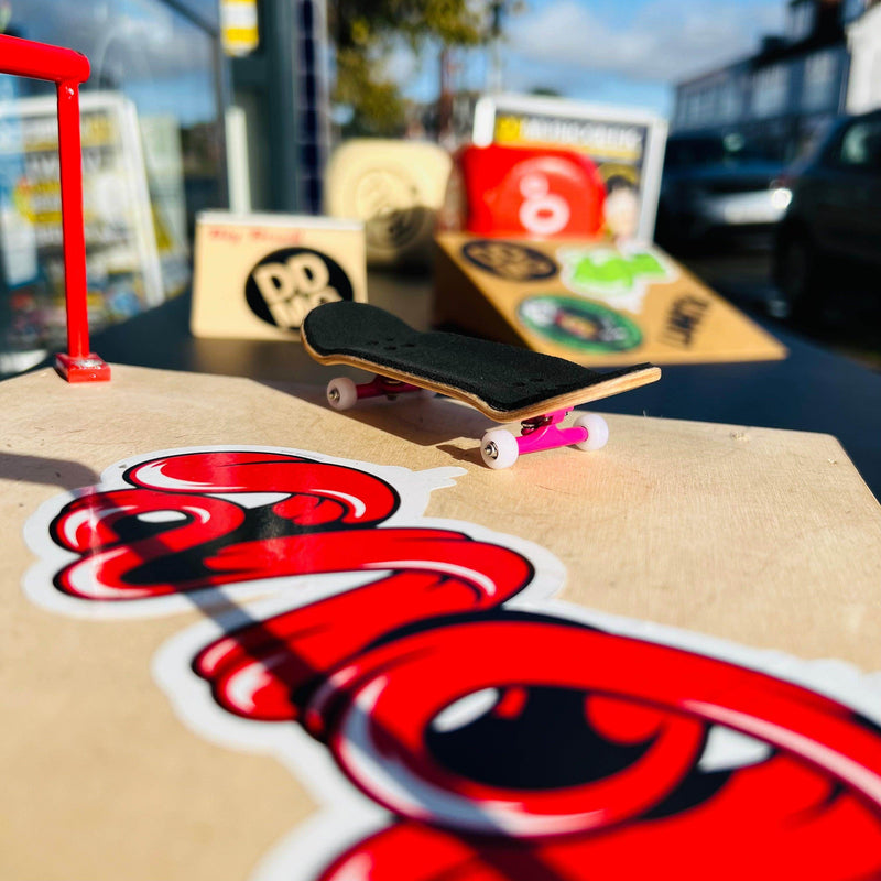 Professional Fingerboard - Wooden Board with Accessories Ready To Ride - DD Music Geek